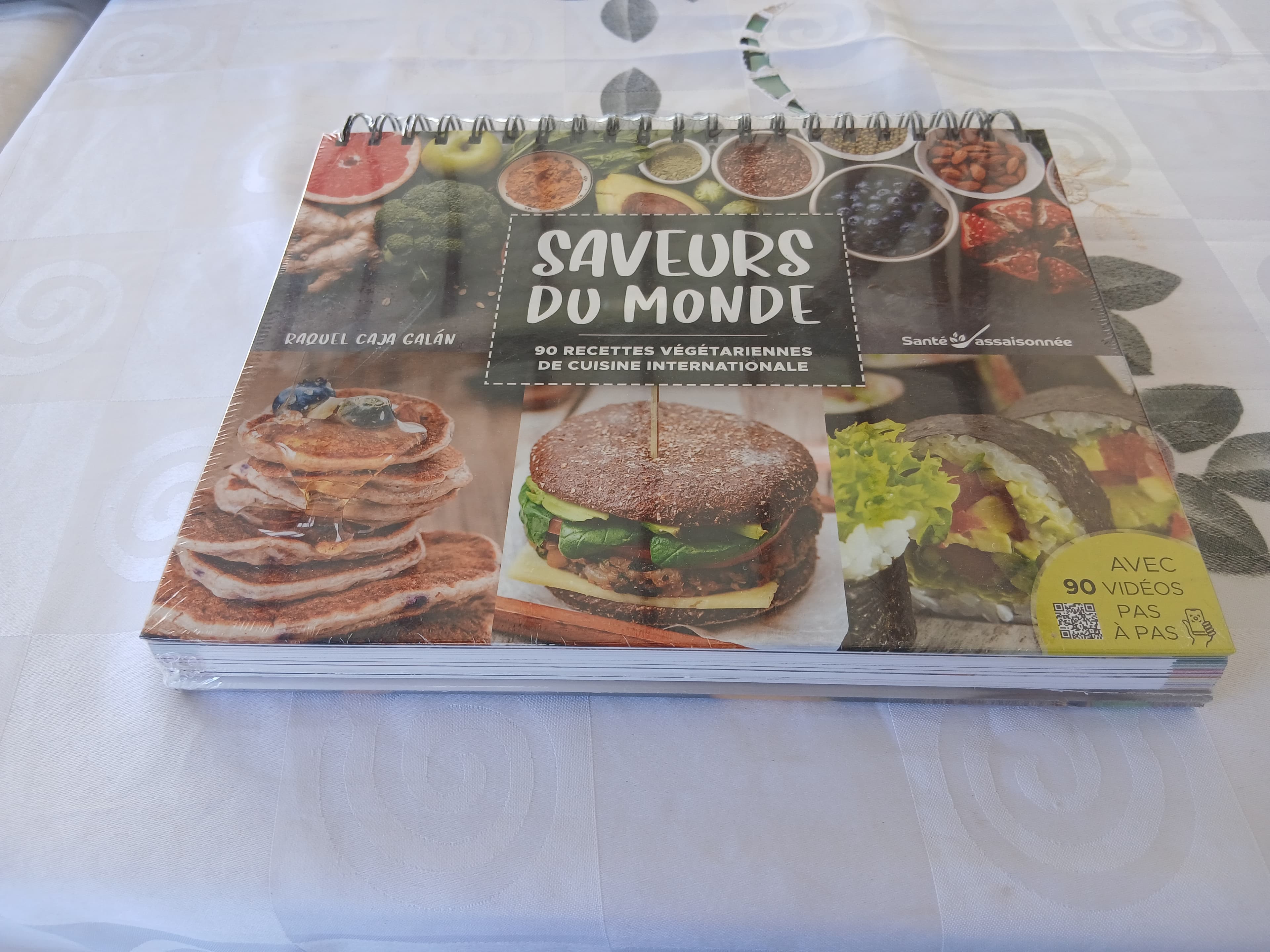 Couverture du livre "Saveurs Du Monde" par Raquel caja GALÁN