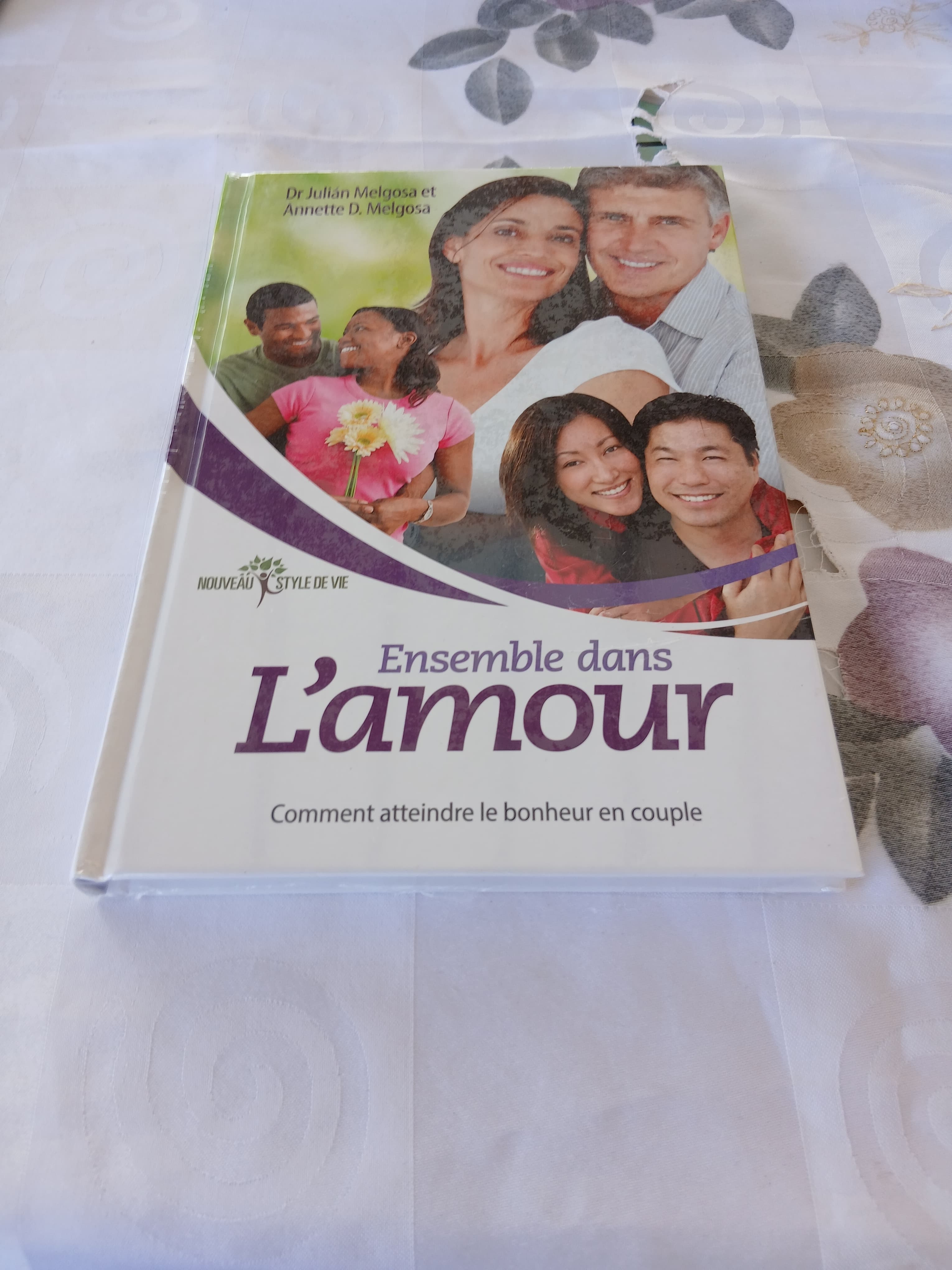 Couverture du livre "Ensemble Dans l’AMOUR " par Dr Julián Melgosa et Annette D. Melgosa 